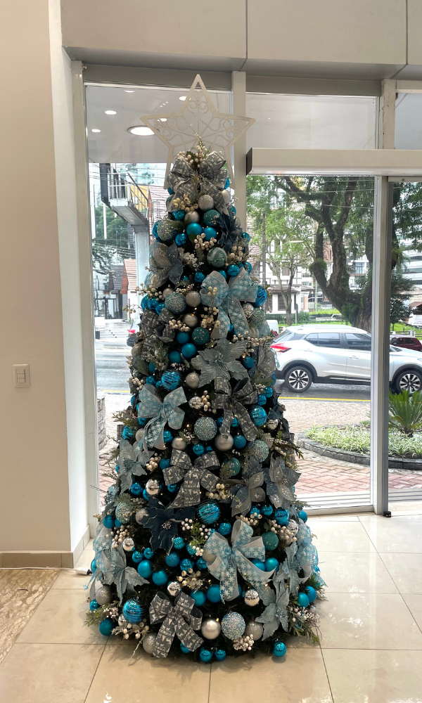 Arvore-de-natal-Douradas